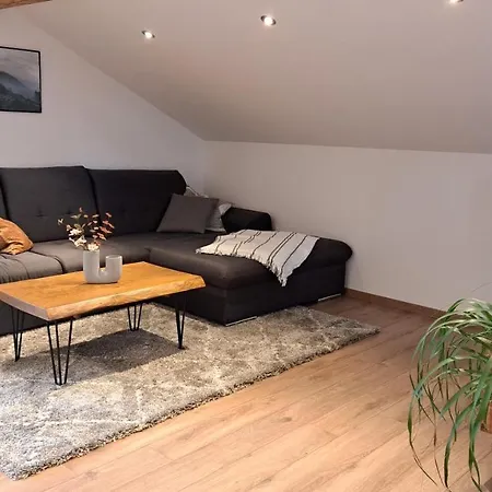 Modernes Loft Mit Dachterrasse Und Parkplatz * بِرنريد