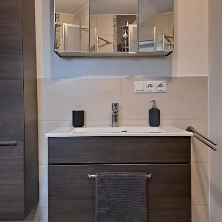 Modernes Loft Mit Dachterrasse Und Parkplatz * بِرنريد